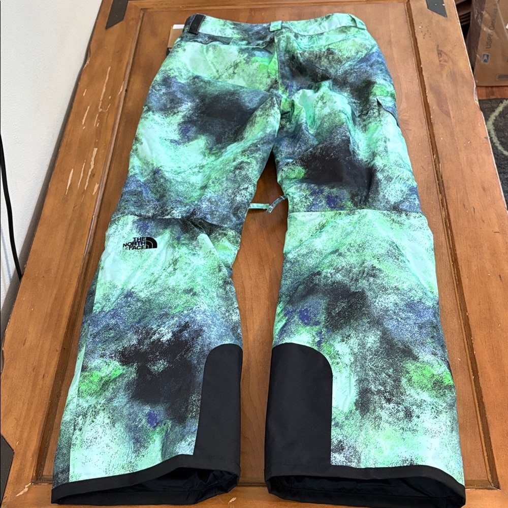 The North Face NWT Vibrant Green and Black Ski Snowboarding Pants Size XS Short - Picture 13 of 16